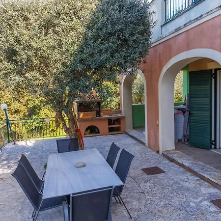 Secluded Villa Kondókali